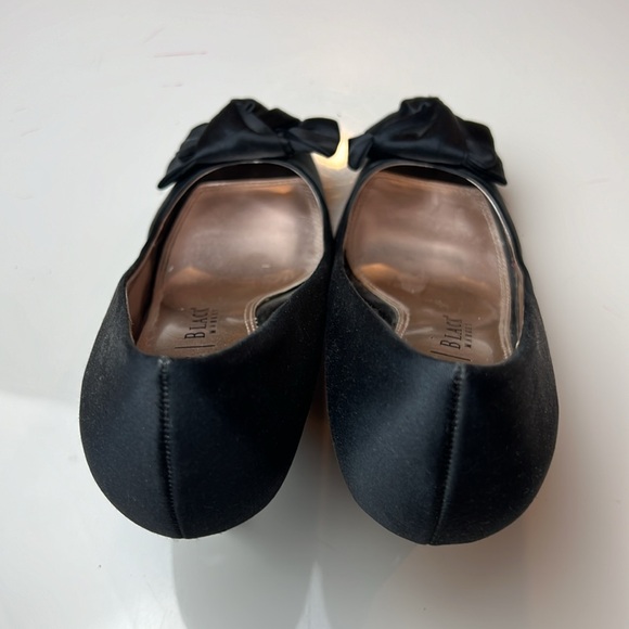🖤WHITE HOUSE BLACK MARKET BLACK SATIN 4” OPEN TOE HEELS WITH BOW SIZE 7🖤 - Picture 10 of 16